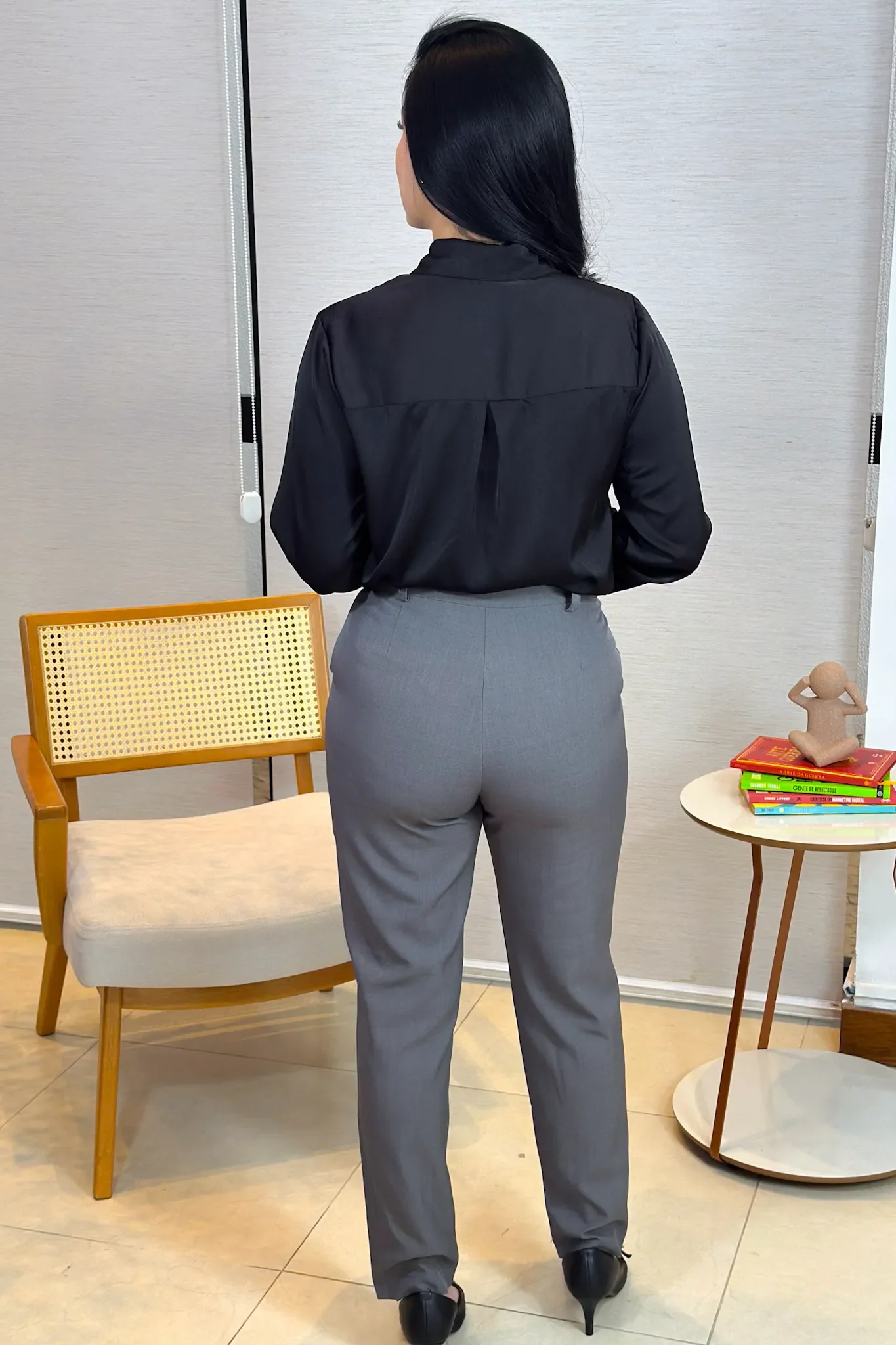 Camisa Manga Longa Classic Acetinado Detalhe Botões Silmara Preta - Image 15